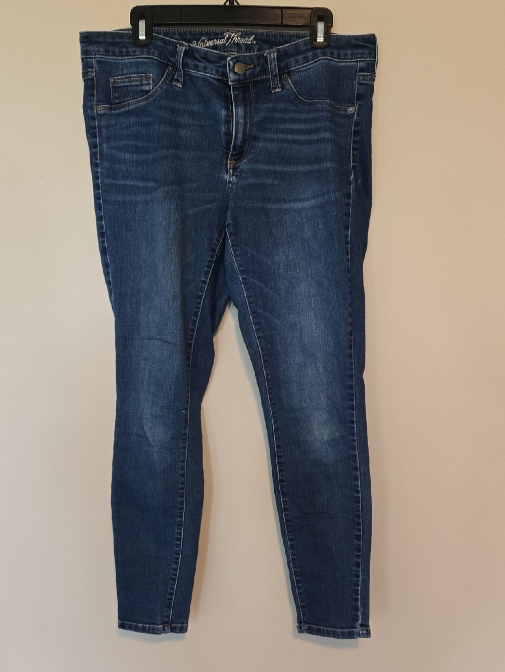 Universal Thread Women's Medium Blue Skinny Jeans